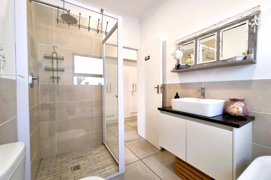 3 Bedroom Property for Sale in Sandy Point Western Cape